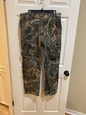 Magellan Outdoors Men's Realtree Camo Cargo Pants in Green and Brown